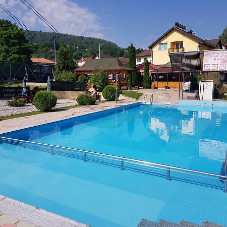 Pansion Basa Hotel Ustikolina ภายนอก รูปภาพ