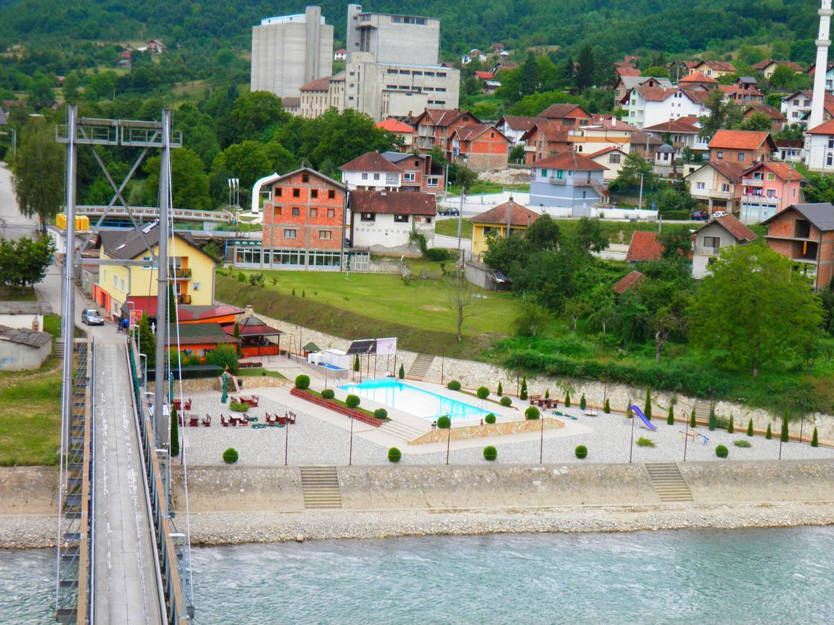 Pansion Basa Hotel Ustikolina ภายนอก รูปภาพ