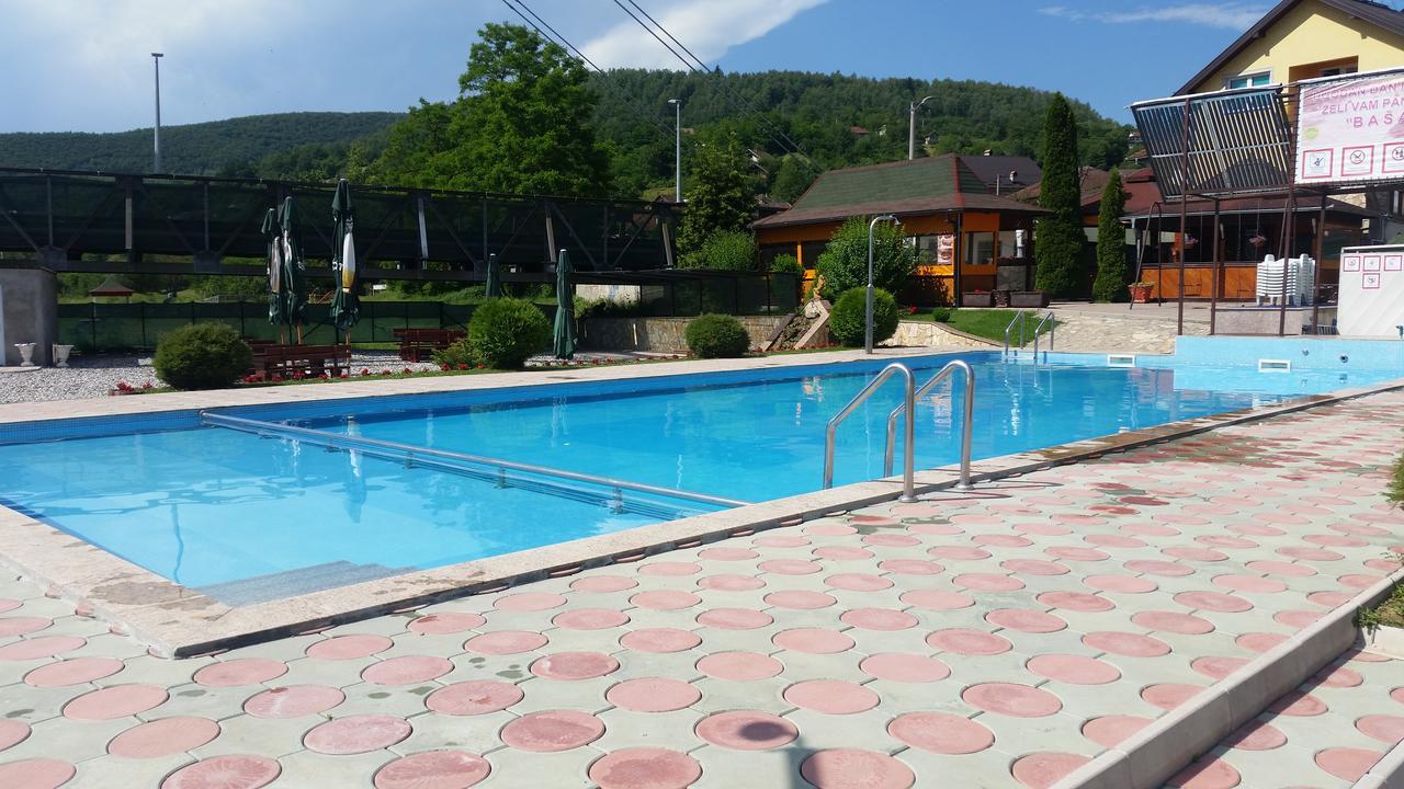 Pansion Basa Hotel Ustikolina ภายนอก รูปภาพ