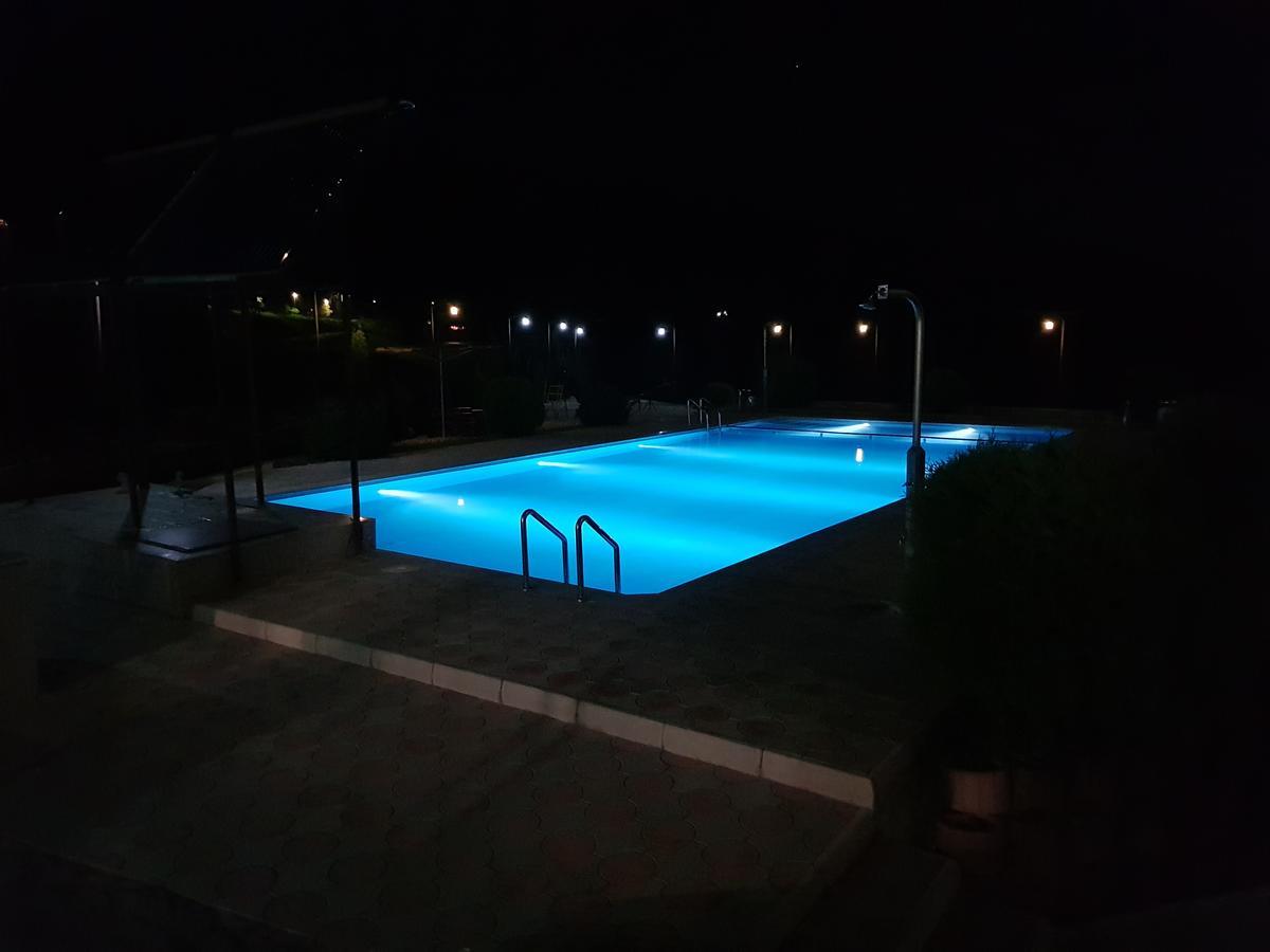 Pansion Basa Hotel Ustikolina ภายนอก รูปภาพ