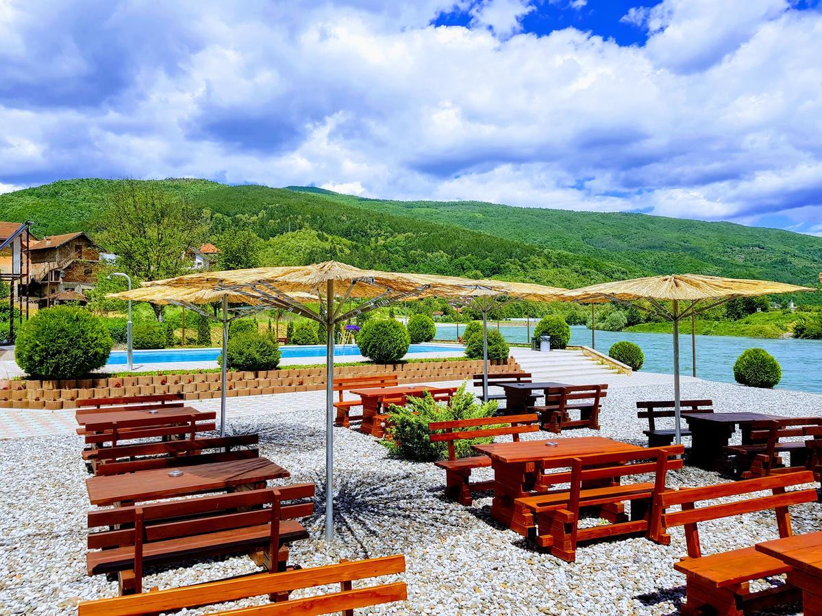 Pansion Basa Hotel Ustikolina ภายนอก รูปภาพ