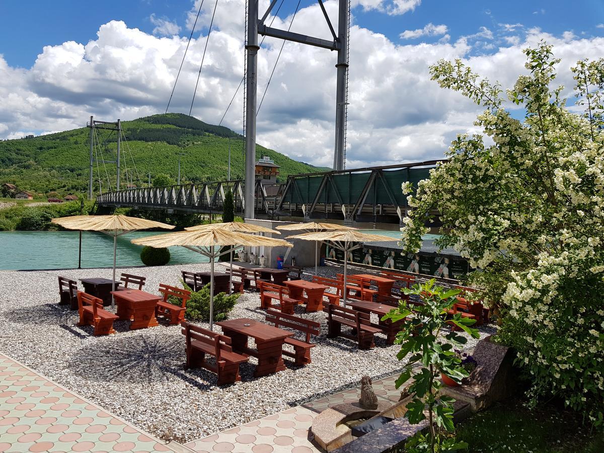 Pansion Basa Hotel Ustikolina ภายนอก รูปภาพ